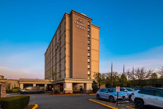 Crowne Plaza Newark Airport by IHG