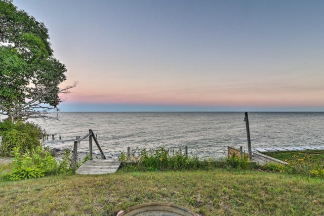 East Tawas Cabin w/ Lake Huron Access & Views