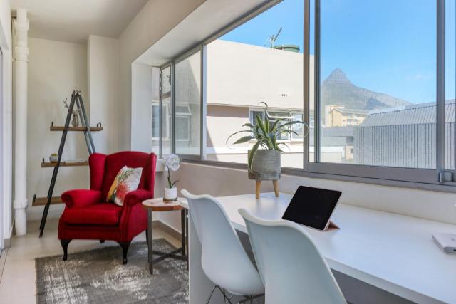 Backup Powered Luxury Central Promenade Apartment