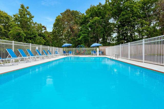 Travelodge by Wyndham Cape Cod Area