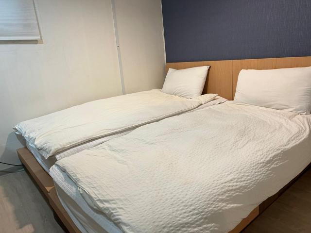 Chris Hostel