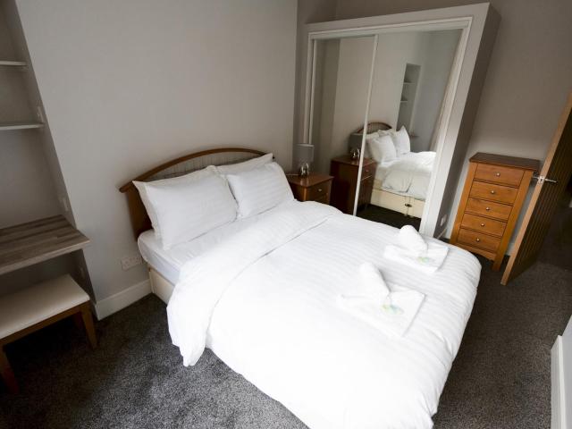 Superb 1Bed Flat in Fabulous West End - Pass the Keys