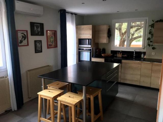 Jolie Villa, Piscine, 10min centre ville, WIFI
