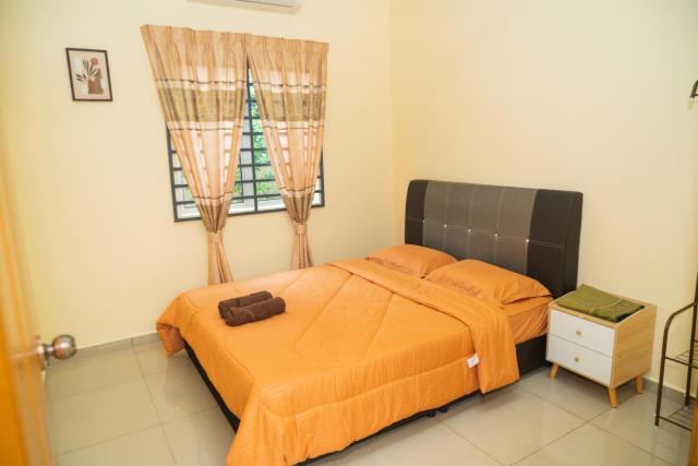 Adorable 3-bedroom home with Pool, Wi-Fi and BBQ