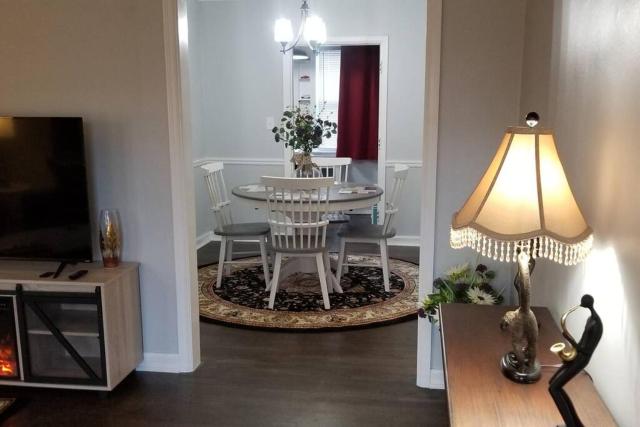 BLUE FLAMINGO'S CHARMING HOME-Heart of Tulsa2- Cherry St-Expo-11th