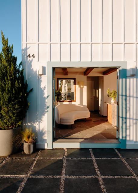 Daunts Albatross Motel