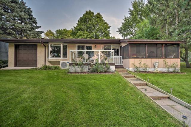Hugo Home, Direct Lake Access & Private Dock!