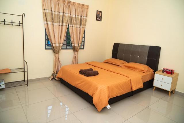 Adorable 2-bedroom home with Pool, Wi-Fi and BBQ