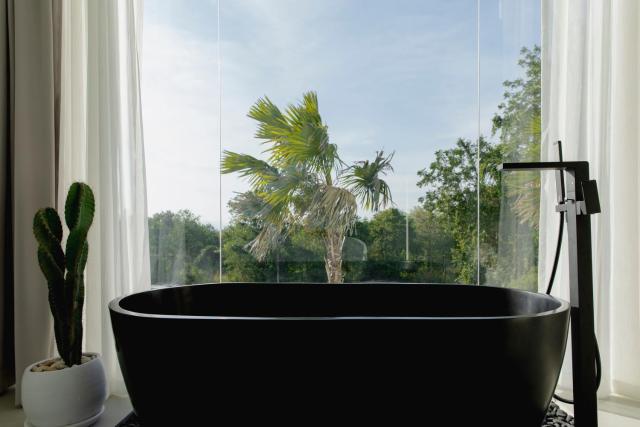 HER HUAHIN POOL VILLA