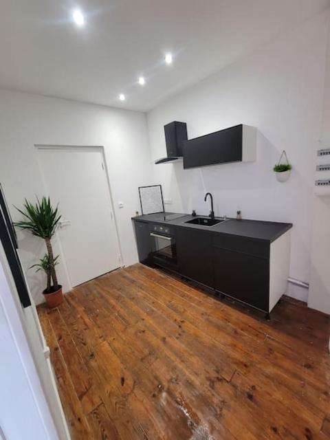 Appartement de Charme avec tomettes et Parquet climatisé