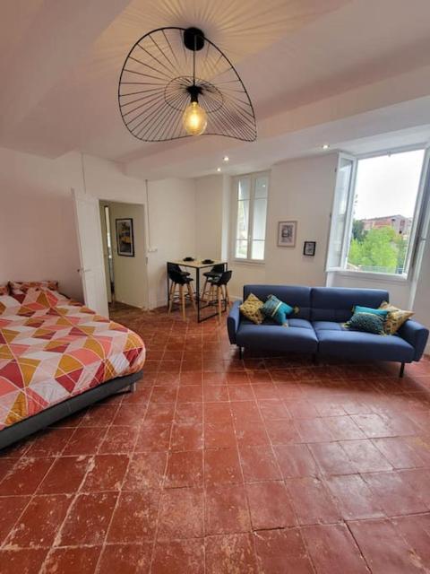 Appartement de Charme avec tomettes et Parquet climatisé