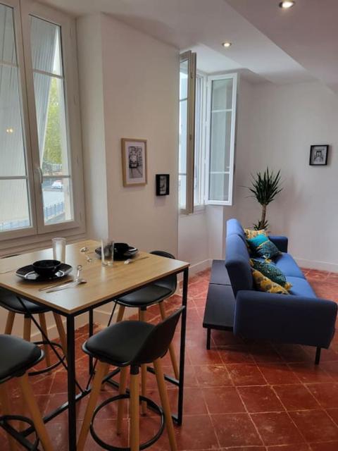 Appartement de Charme avec tomettes et Parquet climatisé