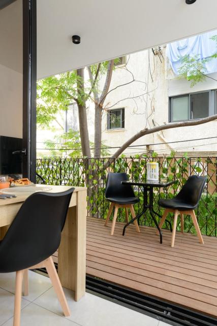 Stylish 2 BR with Balcony in Ben Yehuda by HolyGuest