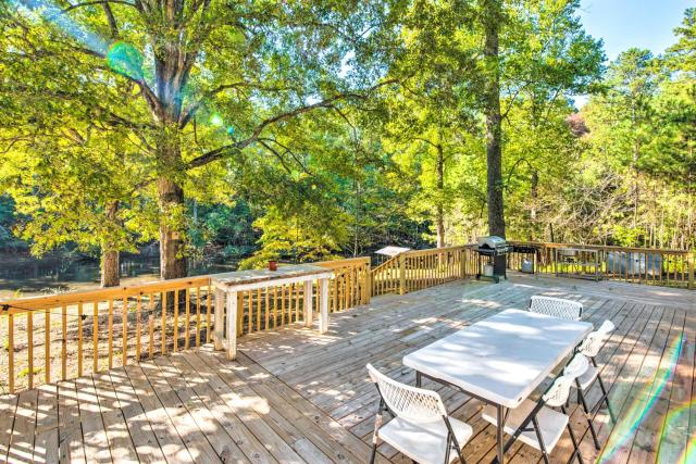 Quiet Atlanta Getaway - 16 Mi to Downtown!