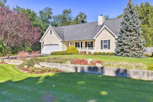 < 1 Mi to Beach: Luxury North Fork Retreat w/ Deck