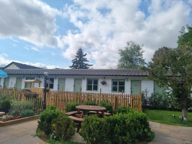 Pine, Country chalet located in Pegsdon