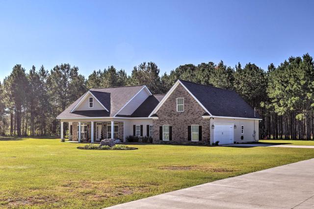 Bright Hopkins Home w/ Game Room & Fire Pit!