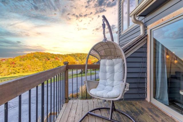 Relaxing 2Bedroom Townhome w/Playroom & Great View
