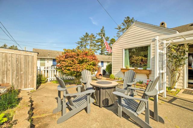 Walk to Beach: Seaview Cottage w/ Coastal Charm!