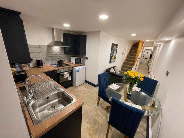 2 Bedroom Cottage Gloucester city center