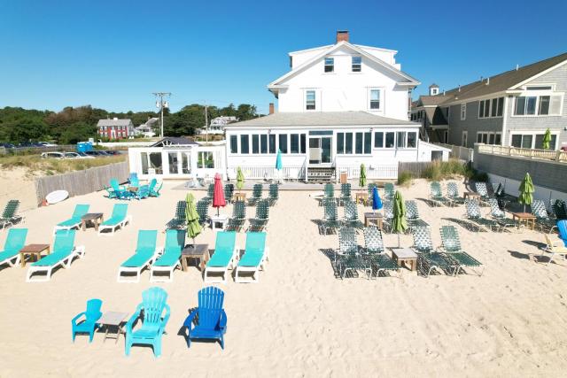 By The Sea Guests Bed & Breakfast and Suites