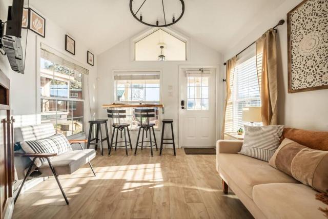 NEW! Boutique TinyHome w/Direct View of PikesPeak!