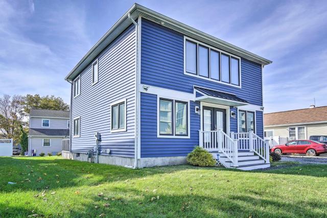 Long Branch Getaway: Grill, 1 Block to Beach!