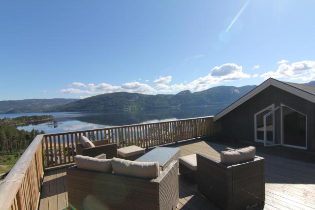 Modern cabin with panoramic view of the Nisser See
