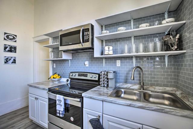 Modern NOLA Condo: 2 Mi to Bourbon Street