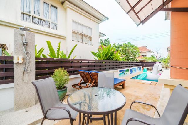 Sea eagle pool villa