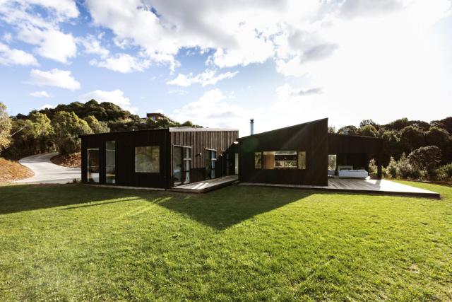 Modern Raglan Hideaway