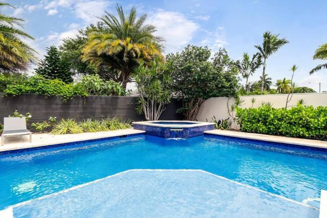 *Victoria Park Pool Home- close to beach/Las Olas*