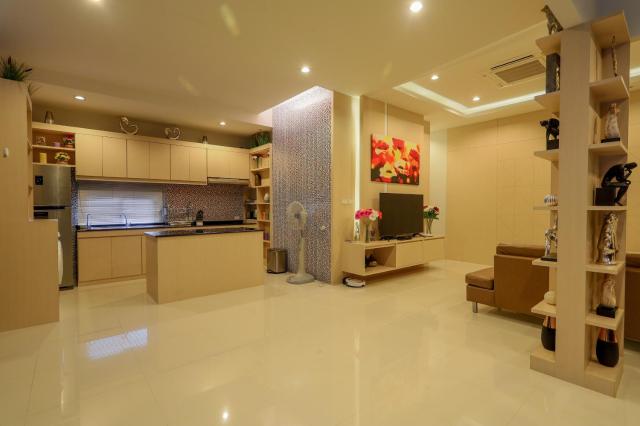 3 Bedroom Platinum Pool Villa Smooth as Silk