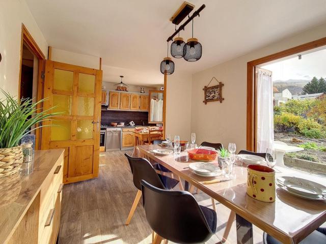 Chalet familial cœur de St Marcel avec terrasse pour 6 pers. - FR-1-344-1051