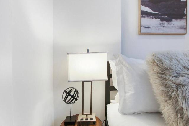 Studio Apt with Laundry, Near Shops! - Montrose Studio rep