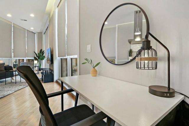 Nicely Decorated 1BR Apt w Laundry - Crosby 202