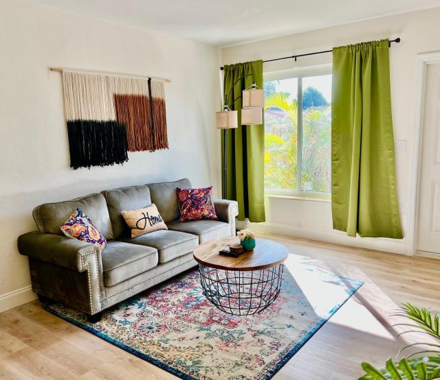 Enchanting cozy Apartment 10 min away from airport, Calle 8, Brickell, Coral Gables, the beach and more!
