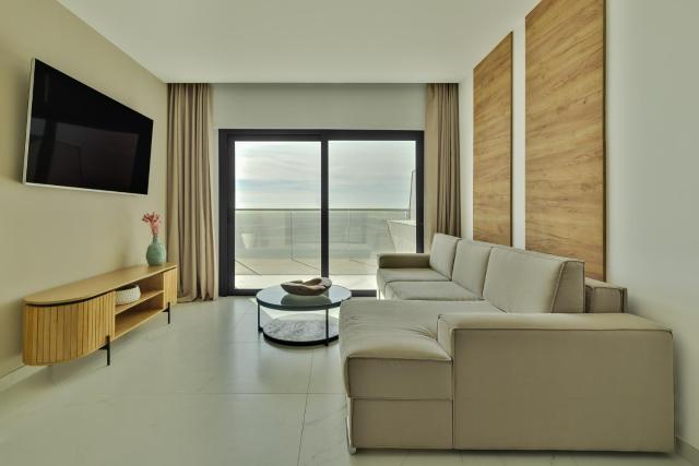 Sunset Cliffs Luxury Apart with Sea View