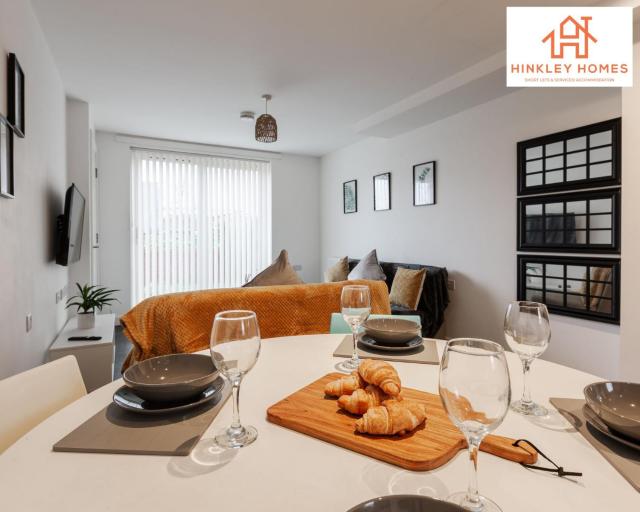 Spacious 4bed - City Centre - Free secure parking! By Hinkley Homes Short Lets & Serviced Accommodation