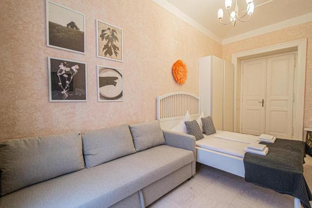 Rose Ruterra Suite
