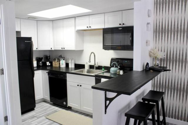 Upgraded Condo Close to All the Tempe Action