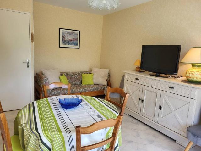 Appartement T2 au cœur de Cabourg avec balcon, parking & acceptant animaux - FR-1-465-16