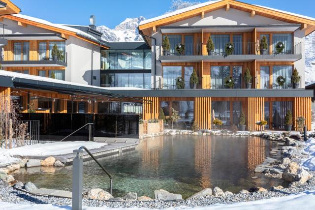 Wellness und Brunch Hotel MorgenZeit beheizter Naturteich Genuss Frühstück bis 13 Uhr Hochkönig Sommercard