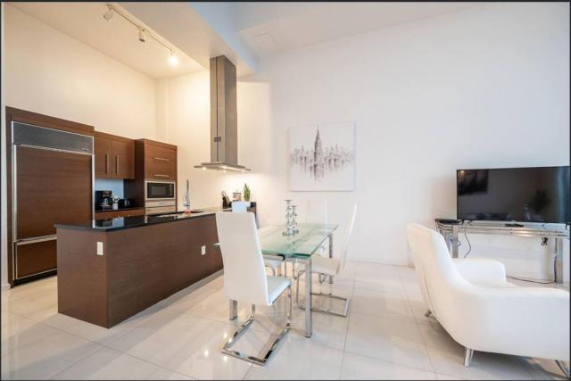 Beautiful One Bedroom Condo 16ft ceilings at the W