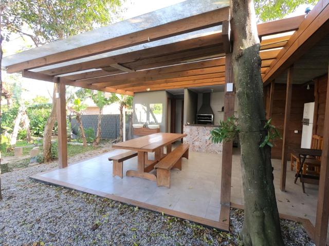 Rosa Surf Hostel & Food
