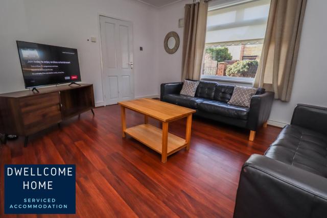 Free Driveway Parking 3 Bedroom Boldon House Nissan 10 mins, Fast WIFI, Ideal for long term contractor, etc stays - Dwellcome Home Ltd - see our site for assurance
