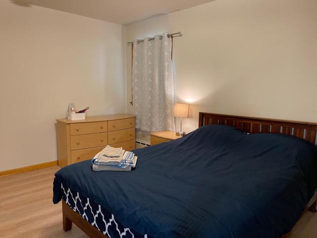 #3 QueenSize Bed bright room near New Brunswick NJ downtown