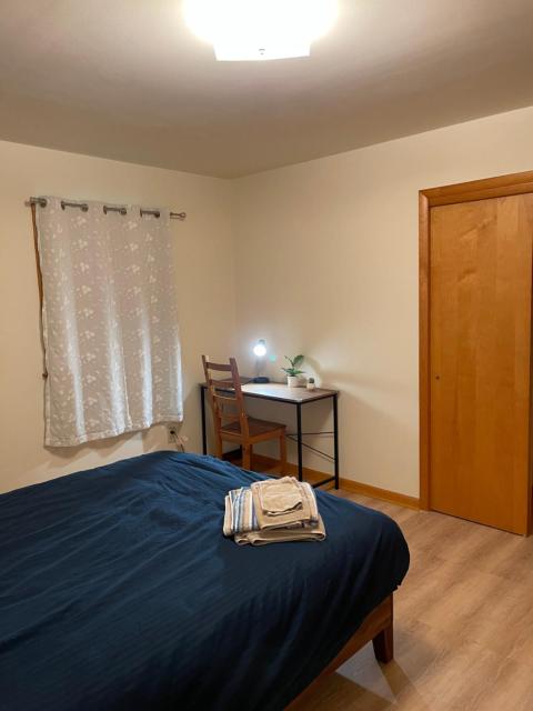 #3 QueenSize Bed bright room near New Brunswick NJ downtown