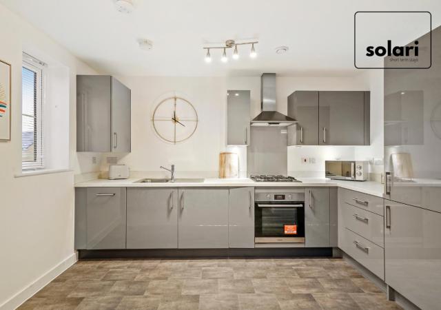 Lavish 2-Bedrooms - Contractors & Relocators Apartment, 30-Percent-Off on Monthly Stays - Free Multiple Parking Spaces - Sleeps 4 - Fast Speed Wi-Fi, Streaming Services included - Close to A1