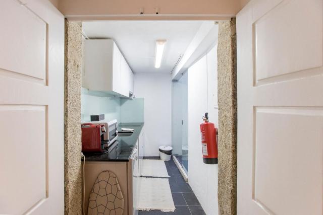 Almada Hideaway w/ AC & Private Pool by LovelyStay